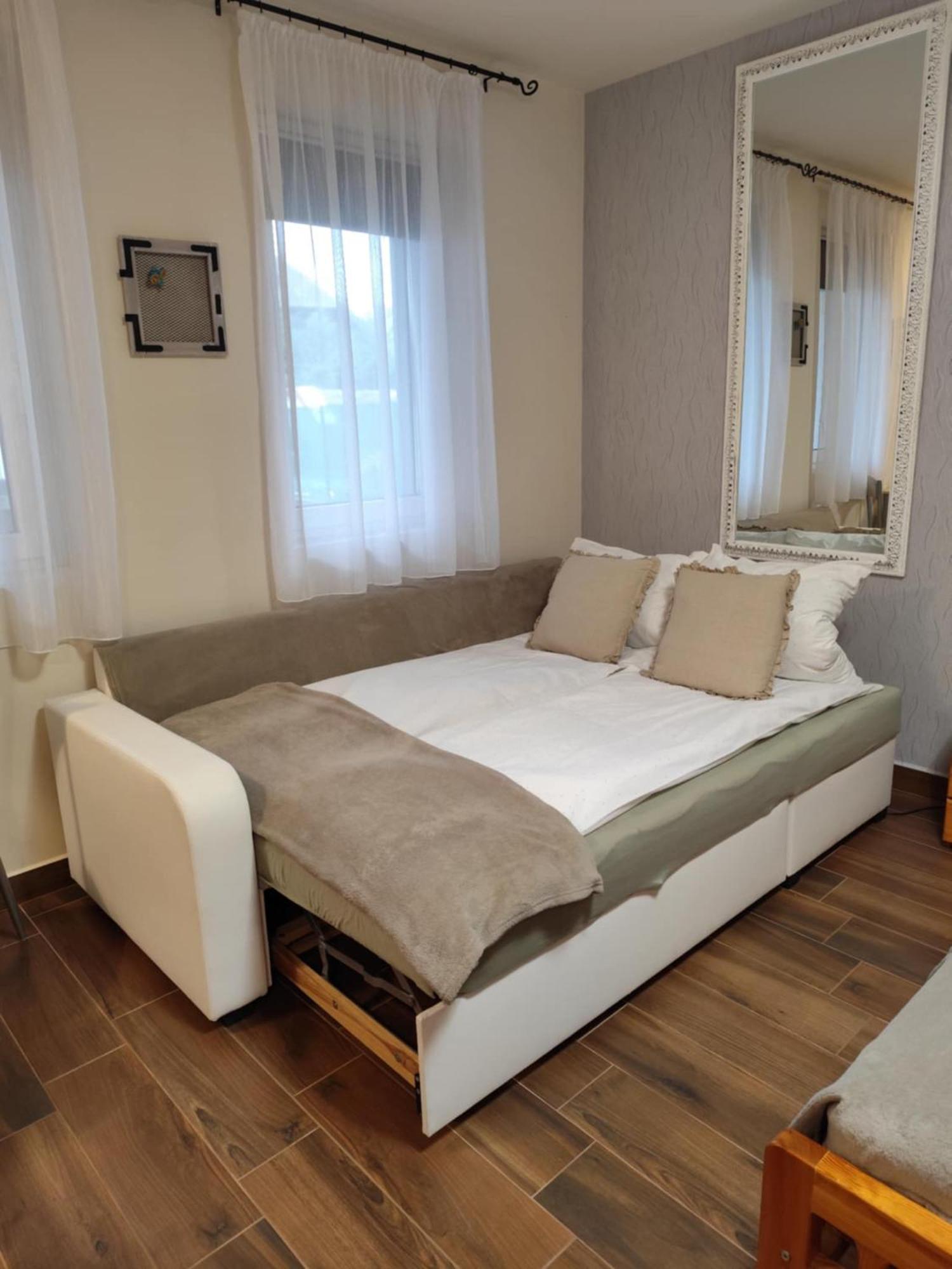 Bee You Apartman Hajduszoboszlo Exterior photo